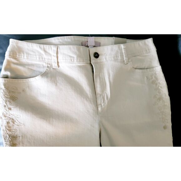 Chico's 1 Crop Pants Tan Tonal Floral Scroll Embroidery‎ Khaki Size 8-10 NWT - Picture 5 of 11